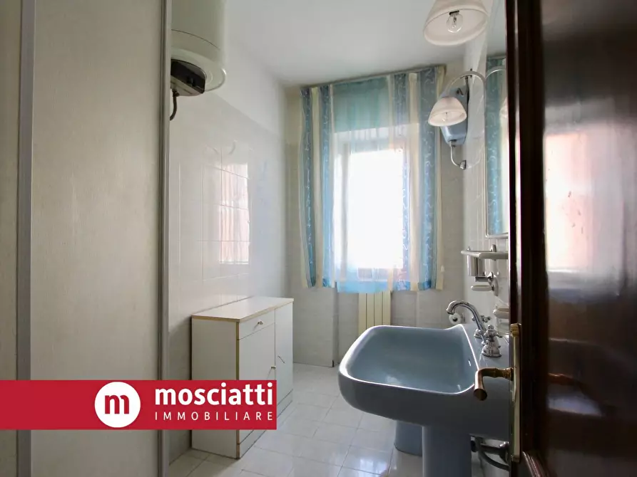 Immagine 16 di Appartamento in vendita  in Via Spontini 1 a Fiuminata