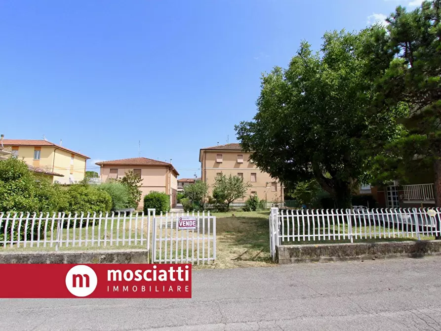 Immagine 1 di Terreno residenziale in vendita  in Via Raffaele Fidanza a Esanatoglia