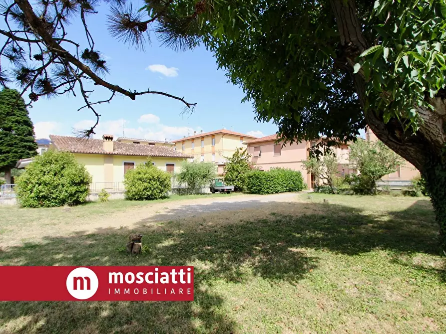 Immagine 2 di Terreno residenziale in vendita  in Via Raffaele Fidanza a Esanatoglia