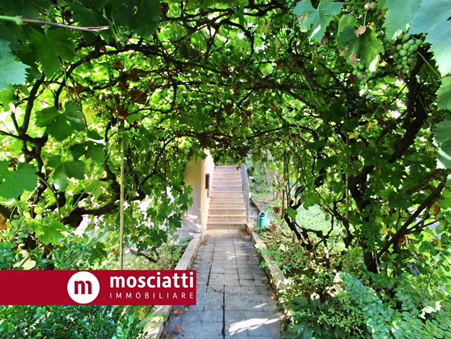 Immagine 1 di Appartamento in vendita  in Via Gentile Da Fabriano a Esanatoglia