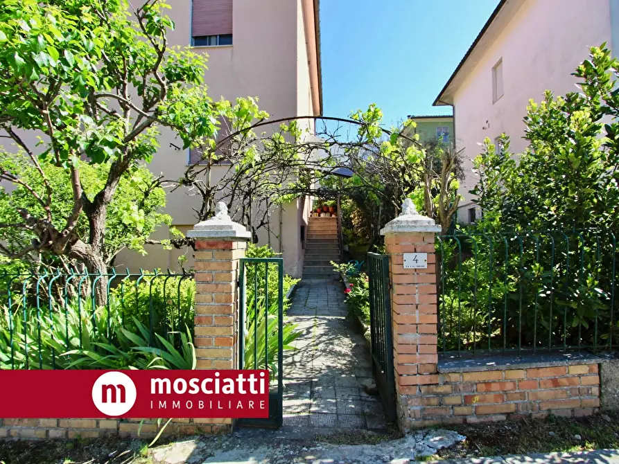 Immagine 2 di Appartamento in vendita  in Via Gentile Da Fabriano a Esanatoglia