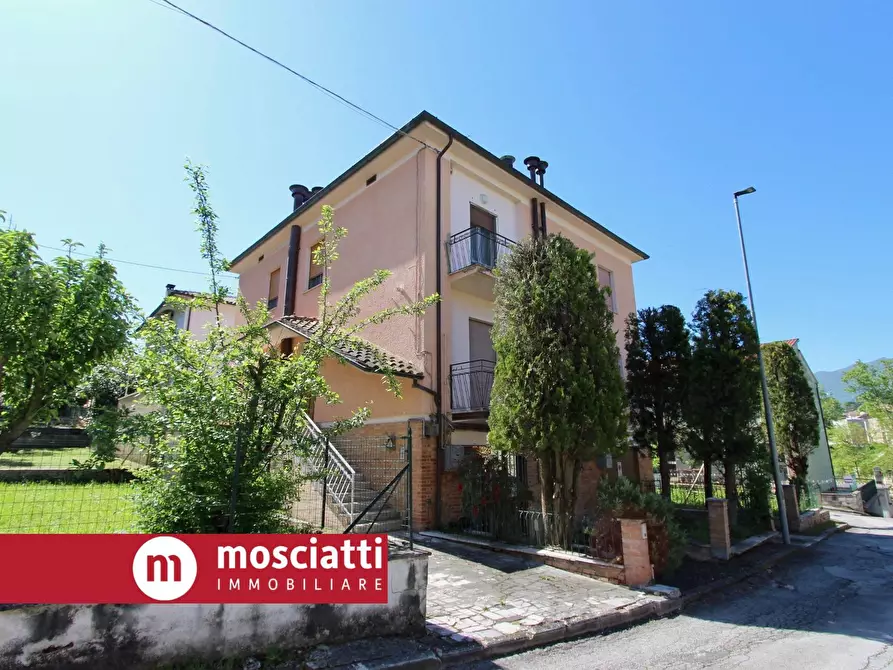 Immagine 7 di Appartamento in vendita  in Via Gentile Da Fabriano a Esanatoglia