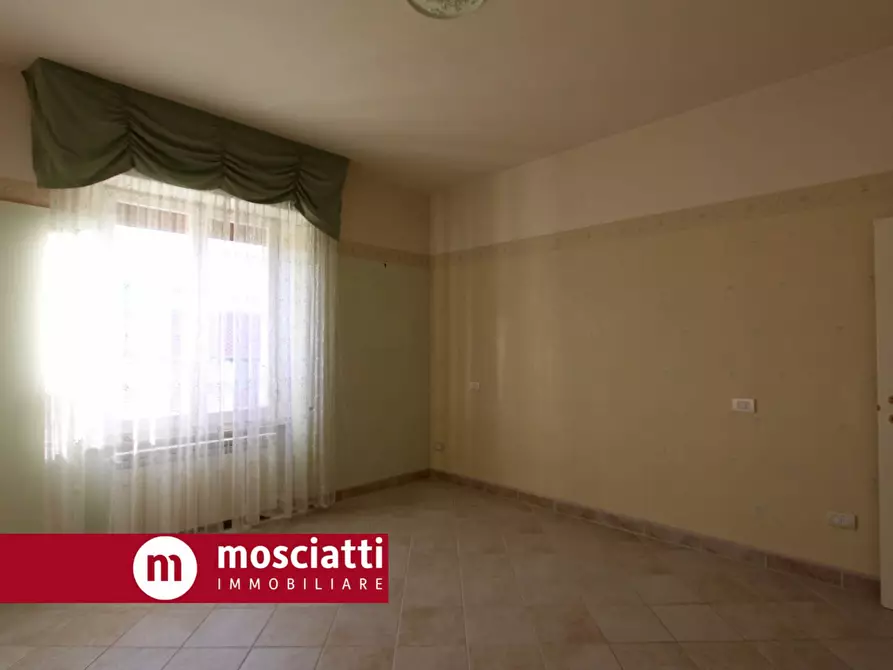 Immagine 15 di Appartamento in vendita  in Via Gentile Da Fabriano a Esanatoglia