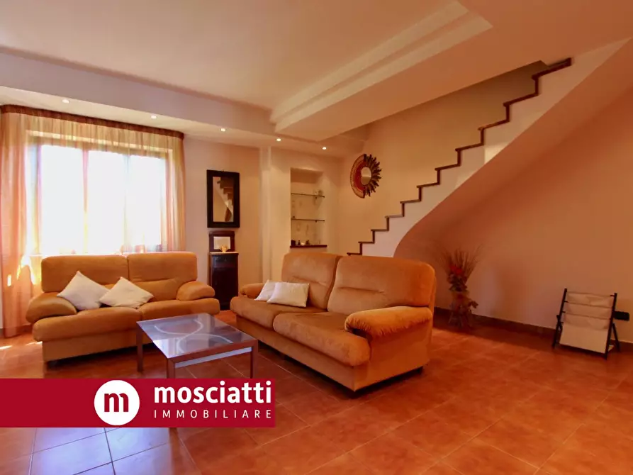 Immagine 1 di Appartamento in vendita  in Via Del Vallato 29 a Castelraimondo