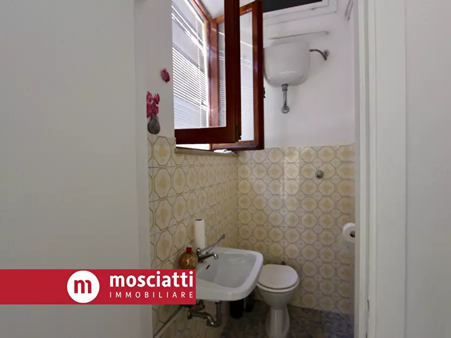 Immagine 5 di Locale commerciale in affitto  in Via Kennedy a Esanatoglia