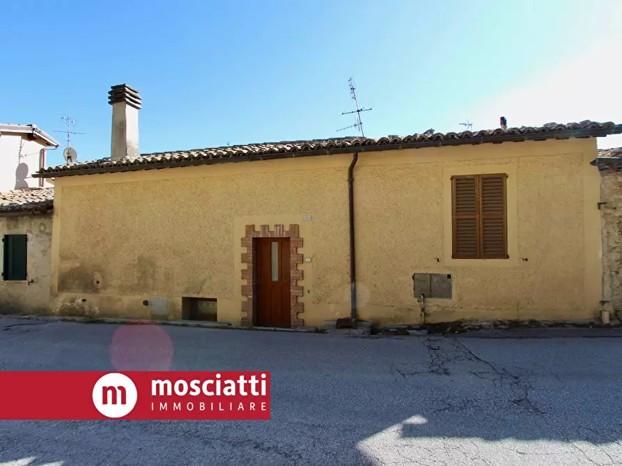 Immagine 9 di Casa indipendente in vendita  in Via Strada Nuova 30 a Esanatoglia