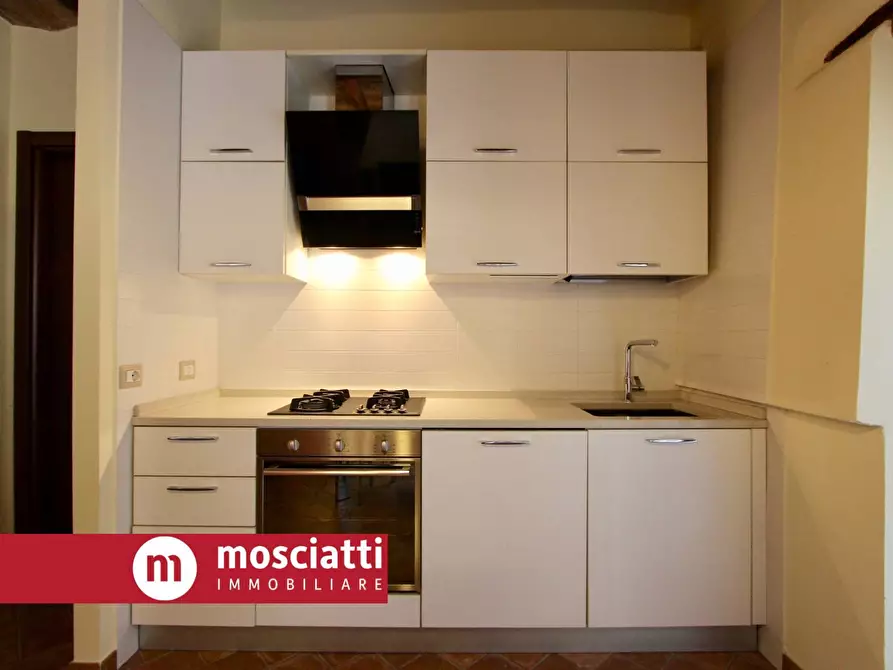 Immagine 4 di Casa indipendente in vendita  in Via Damiano Chiesa 30/32 a Esanatoglia