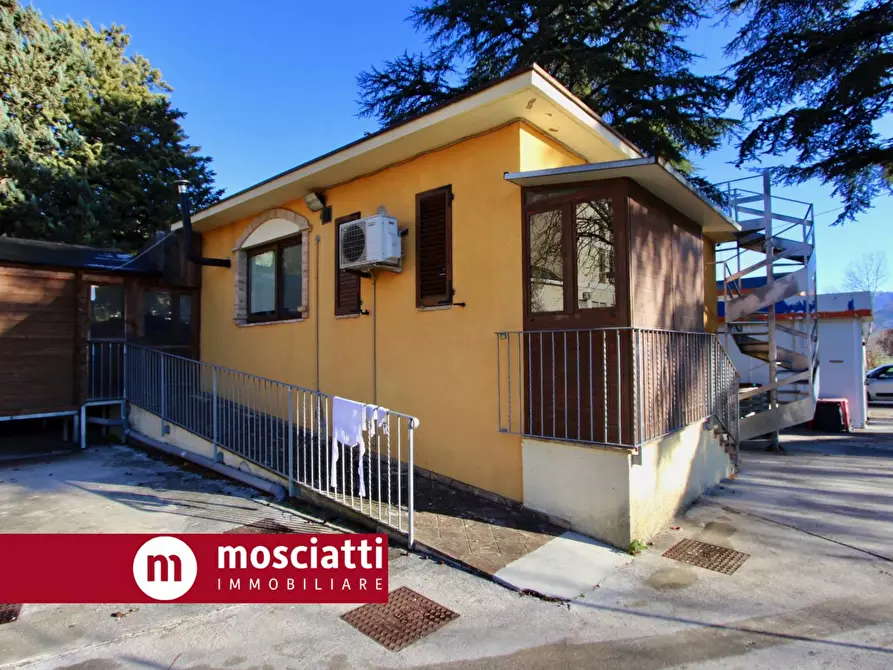 Immagine 2 di Locale commerciale in affitto  in Frazione Maddalena a Muccia