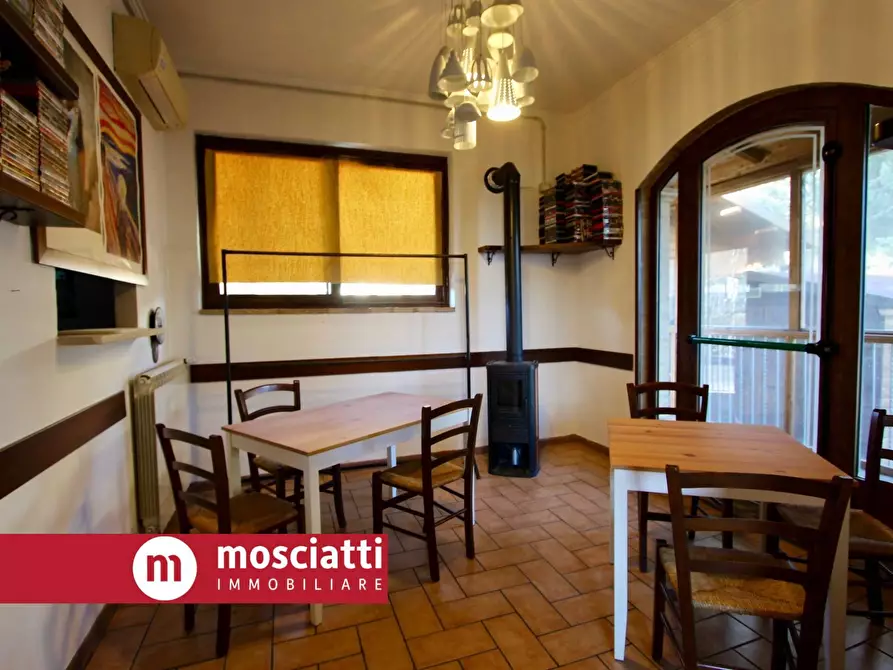 Immagine 3 di Locale commerciale in affitto  in Frazione Maddalena a Muccia