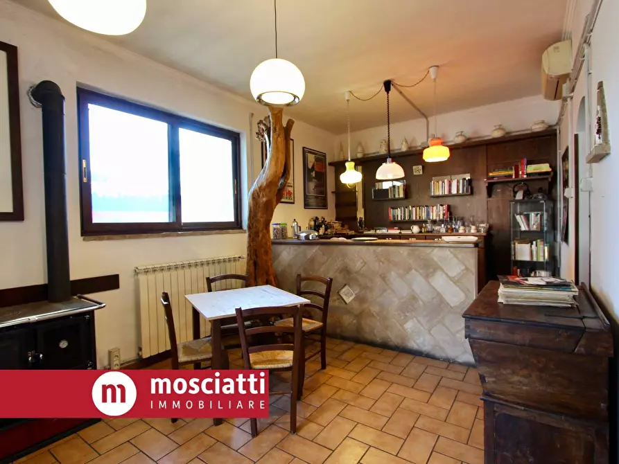 Immagine 6 di Locale commerciale in affitto  in Frazione Maddalena a Muccia