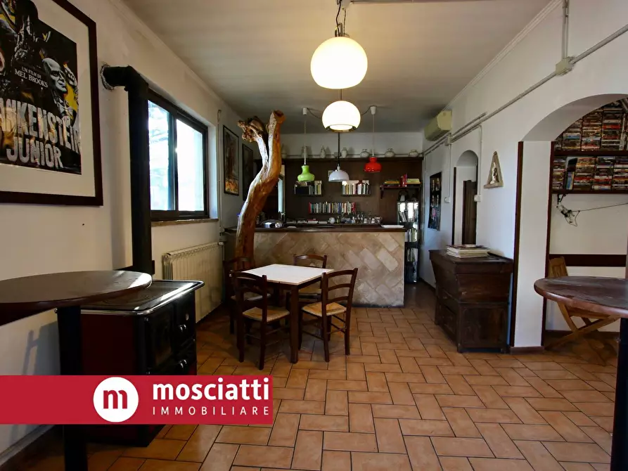 Immagine 8 di Locale commerciale in affitto  in Frazione Maddalena a Muccia