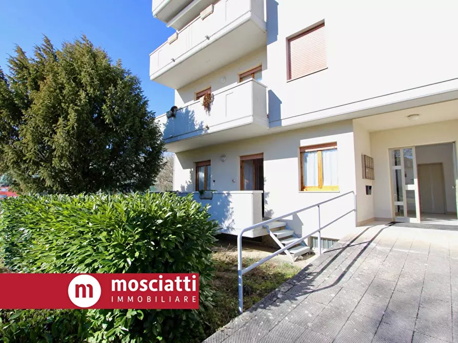 Immagine 3 di Appartamento in vendita  in Via Aldo Moro 21 a Esanatoglia