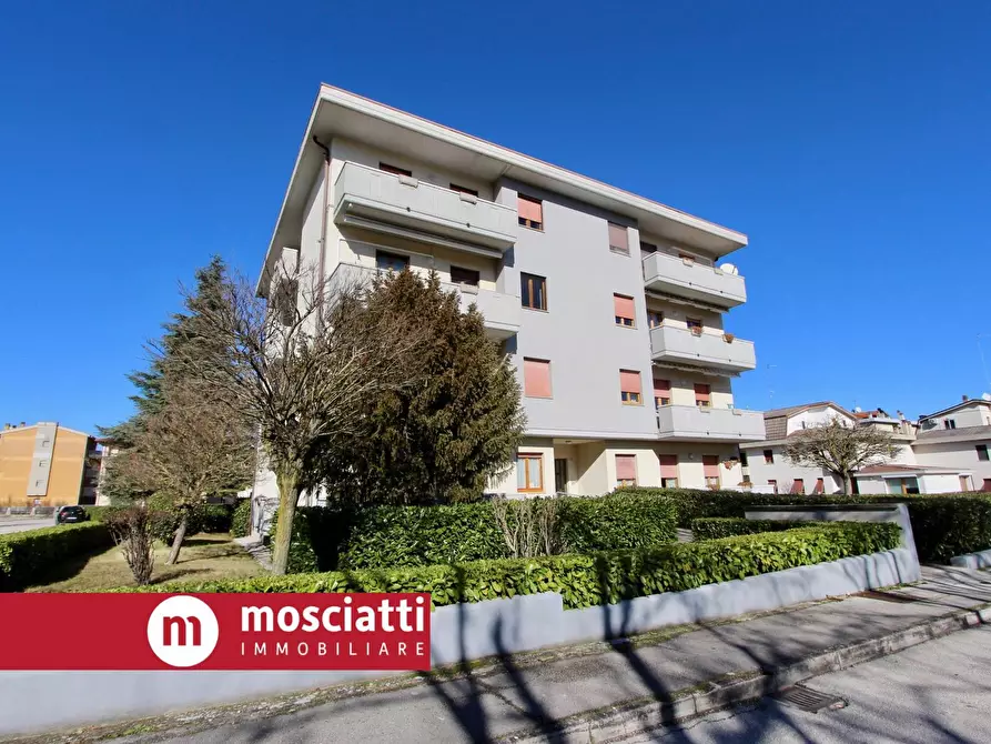 Immagine 2 di Appartamento in vendita  in Via Aldo Moro 21 a Esanatoglia