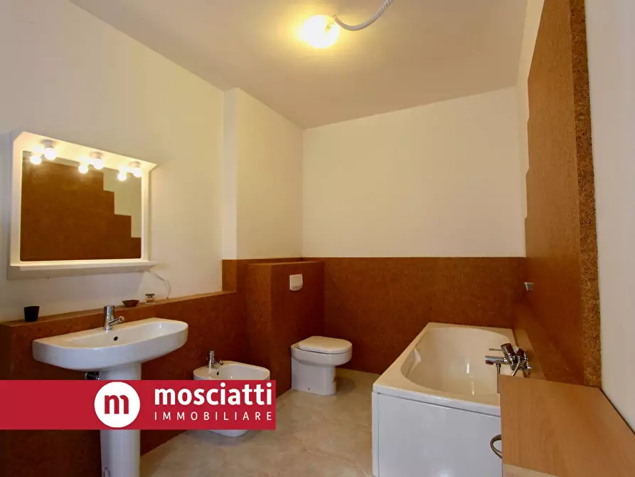 Immagine 13 di Appartamento in vendita  in Via Aldo Moro 21 a Esanatoglia