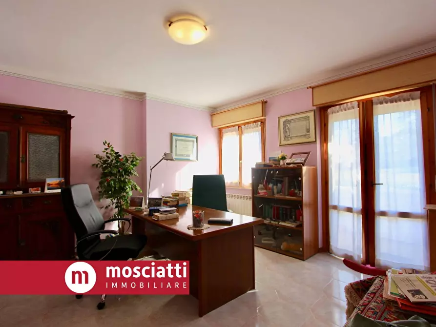 Immagine 11 di Appartamento in vendita  in Via Aldo Moro 21 a Esanatoglia