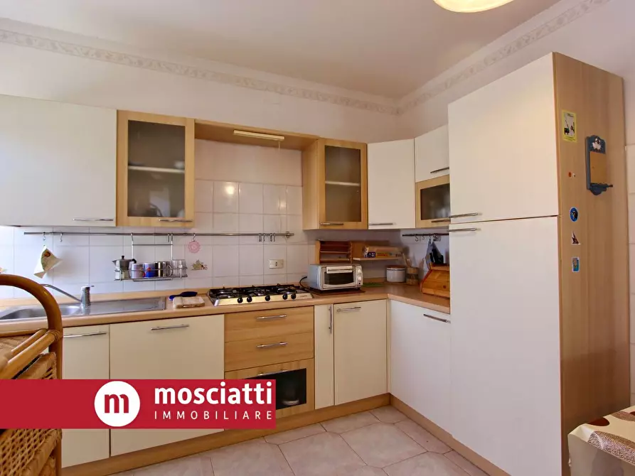 Immagine 6 di Appartamento in vendita  in Via Aldo Moro 21 a Esanatoglia