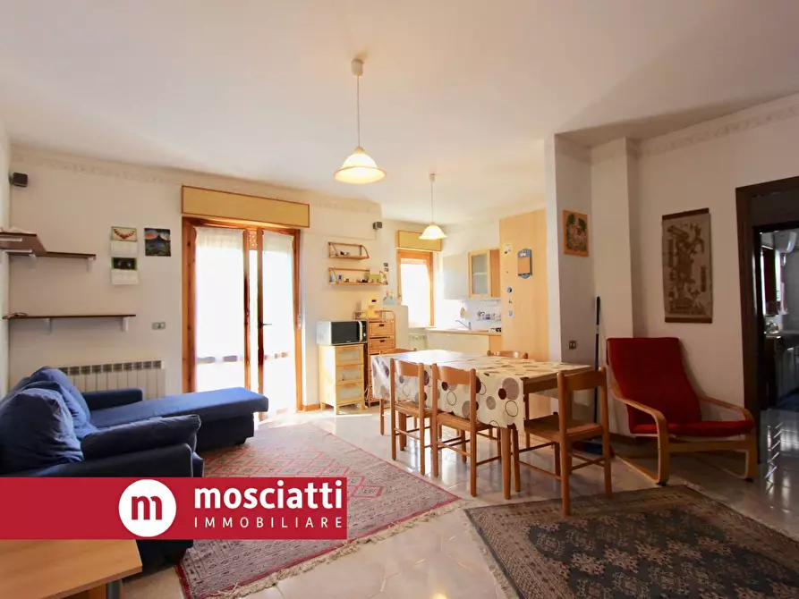 Immagine 4 di Appartamento in vendita  in Via Aldo Moro 21 a Esanatoglia