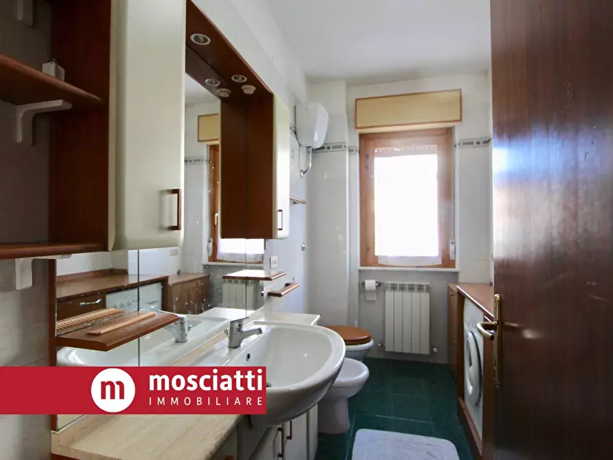 Immagine 14 di Appartamento in vendita  in Via Aldo Moro 21 a Esanatoglia