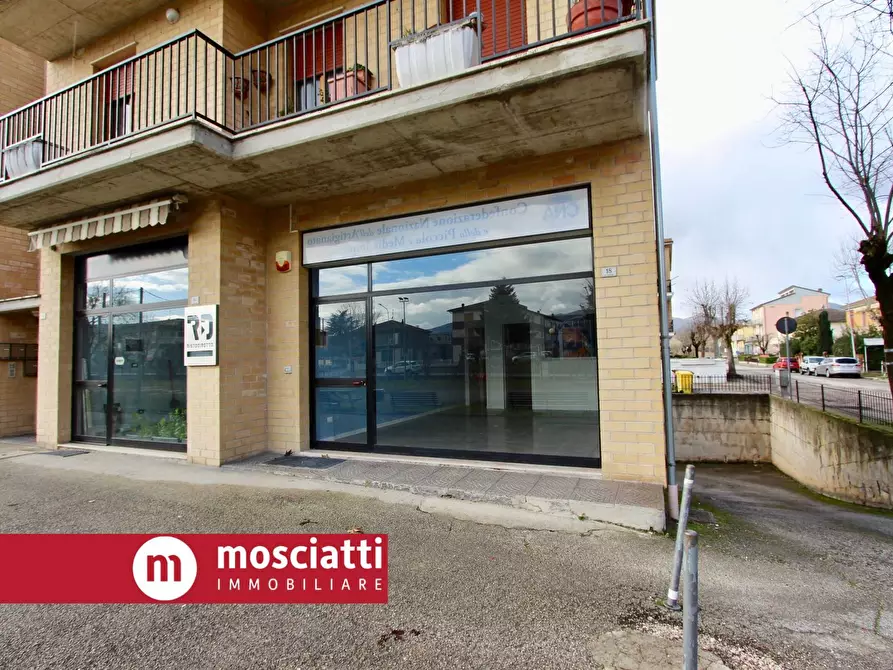 Immagine 2 di Locale commerciale in affitto  in Via Manozzini 18 a Esanatoglia