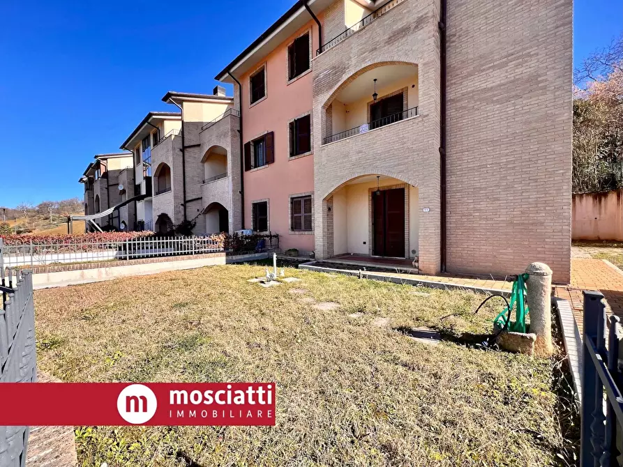 Immagine 1 di Palazzo in vendita  in Frazione Collina 77 a Castelraimondo
