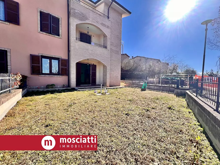 Immagine 2 di Palazzo in vendita  in Frazione Collina 77 a Castelraimondo