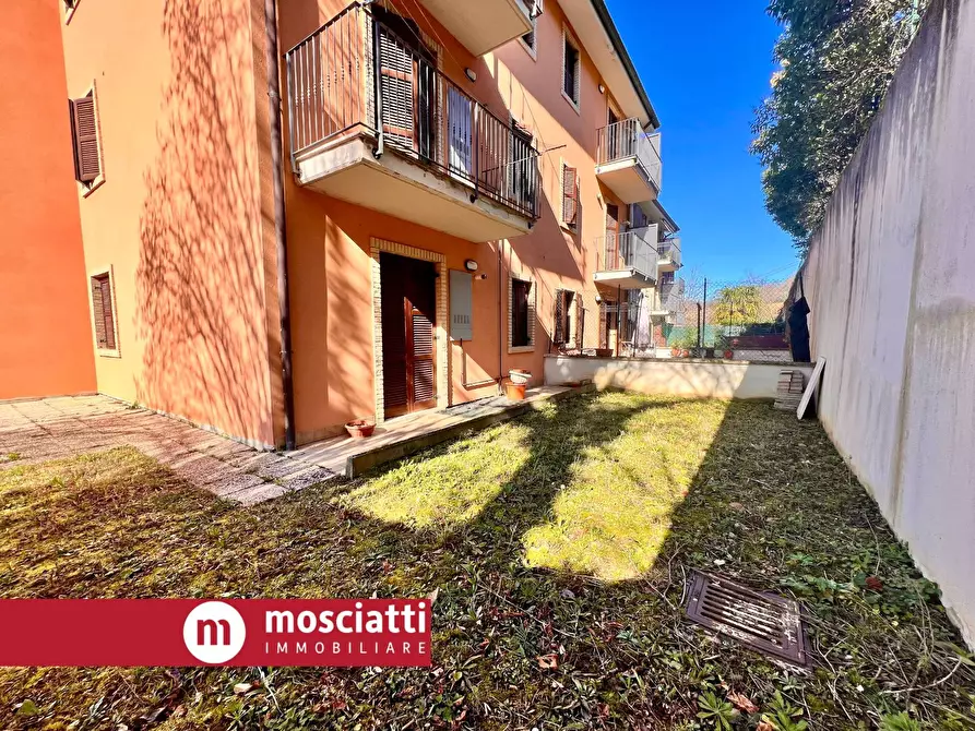 Immagine 5 di Palazzo in vendita  in Frazione Collina 77 a Castelraimondo