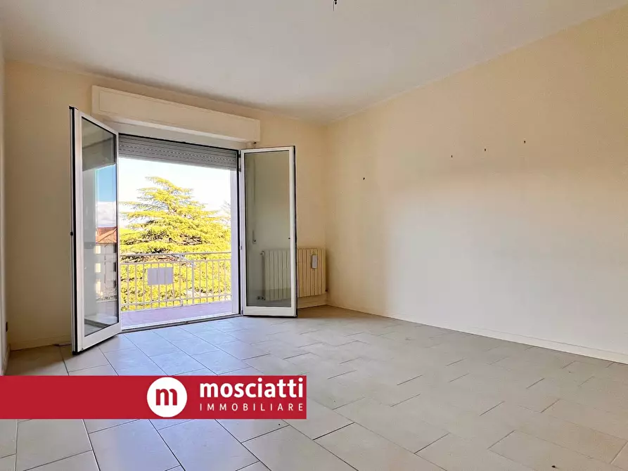 Immagine 1 di Appartamento in vendita  in Via Alberico Pacini a Esanatoglia