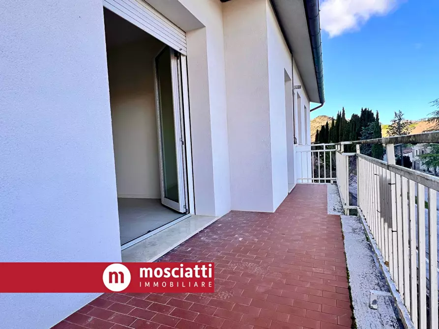 Immagine 2 di Appartamento in vendita  in Via Alberico Pacini a Esanatoglia