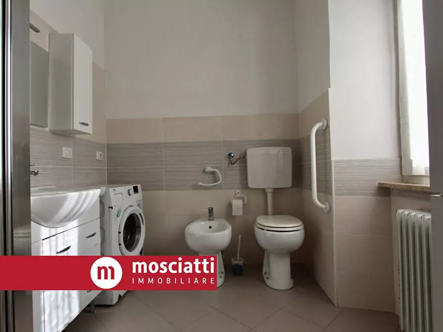Immagine 10 di Appartamento in vendita  in Via Borgo Nazario Sauro 22 a Esanatoglia