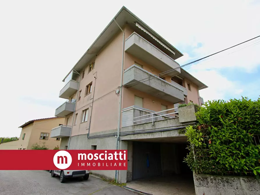 Immagine 1 di Box auto in vendita  in Via Strada Provinciale a Esanatoglia