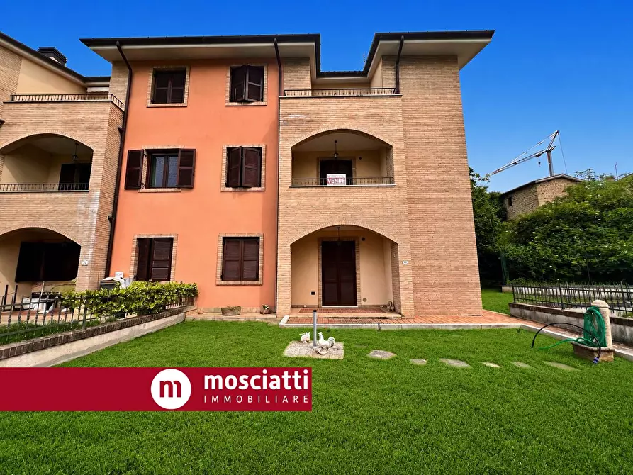 Immagine 1 di Palazzo in vendita  in Frazione Collina 77 a Castelraimondo