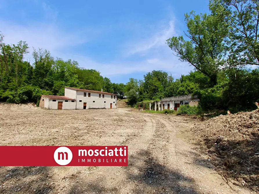 Immagine 1 di Locale commerciale in vendita  in Mistrianello a Esanatoglia