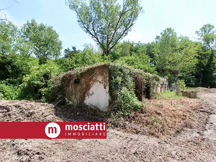 Immagine 5 di Locale commerciale in vendita  in Mistrianello a Esanatoglia