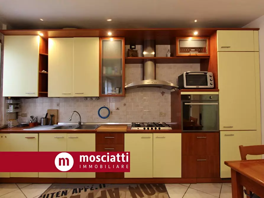 Immagine 4 di Casa indipendente in vendita  in Vicolo Case Bruciate 8 a Esanatoglia