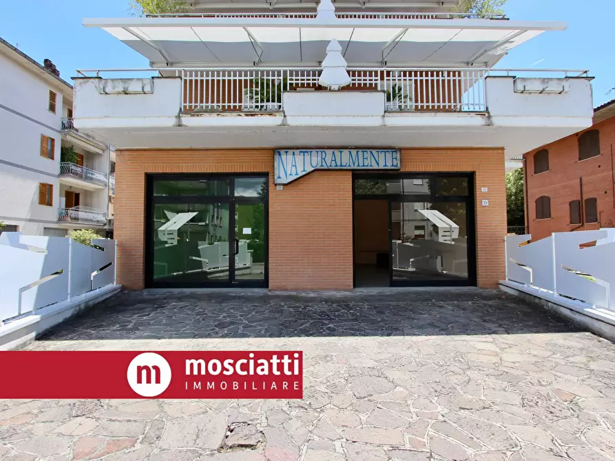 Immagine 1 di Locale commerciale in affitto  in Via Fratelli Sciamanna 19-21 a Esanatoglia