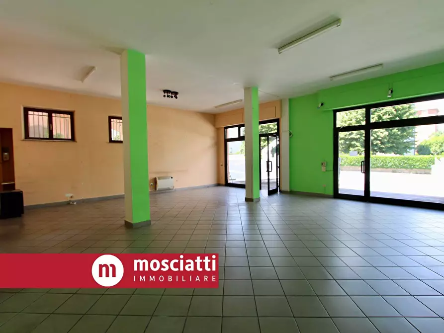 Immagine 5 di Locale commerciale in affitto  in Via Fratelli Sciamanna 19-21 a Esanatoglia