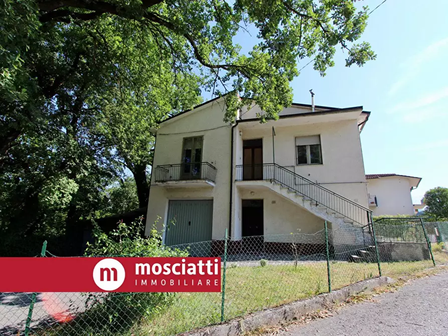 Immagine 1 di Casa indipendente in vendita  in Vocabolo II Passo Gabella 126 a Esanatoglia