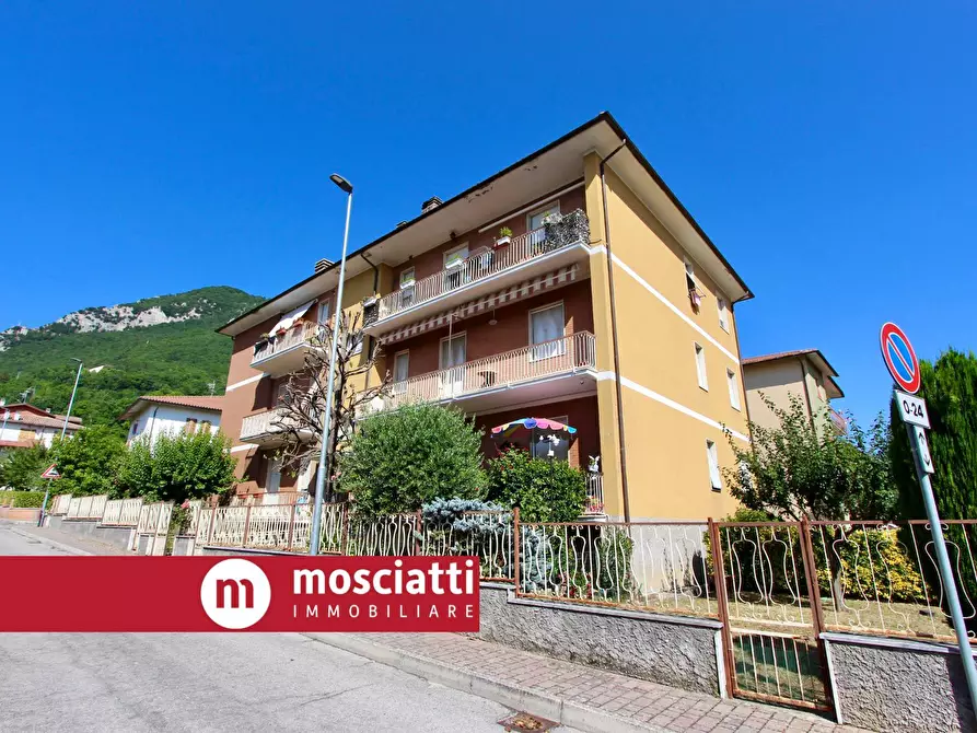 Immagine 3 di Appartamento in vendita  in Corso Italia 4 a Esanatoglia