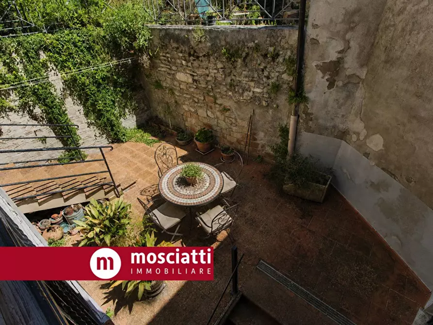 Immagine 1 di Casa indipendente in vendita  in Corso Vittorio Emanuele II 47 a Esanatoglia