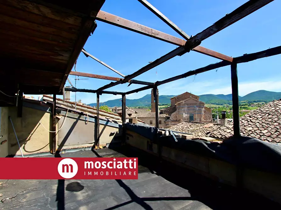 Immagine 2 di Palazzo in vendita  in Spiazzo Beata Mattia a Esanatoglia