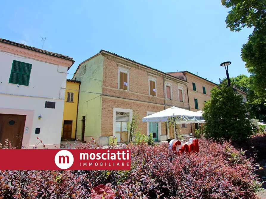 Immagine 5 di Palazzo in vendita  in Spiazzo Beata Mattia a Esanatoglia