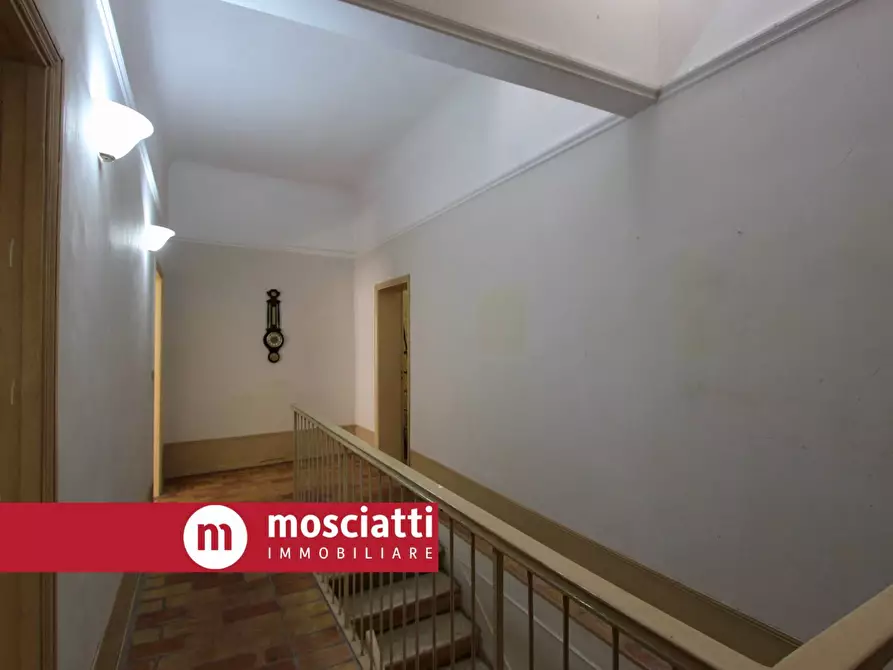Immagine 6 di Palazzo in vendita  in Spiazzo Beata Mattia a Esanatoglia