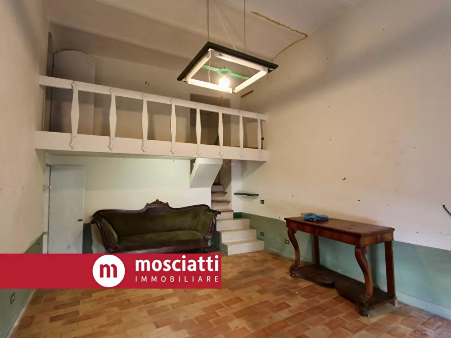 Immagine 13 di Palazzo in vendita  in Spiazzo Beata Mattia a Esanatoglia