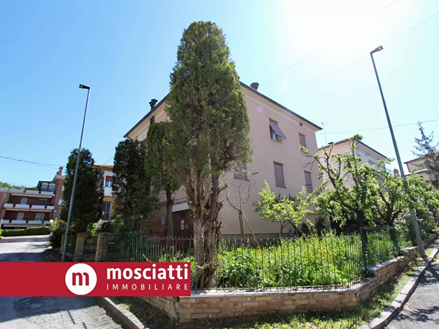Immagine 1 di Appartamento in vendita  in Via Gentile Da Fabriano a Esanatoglia