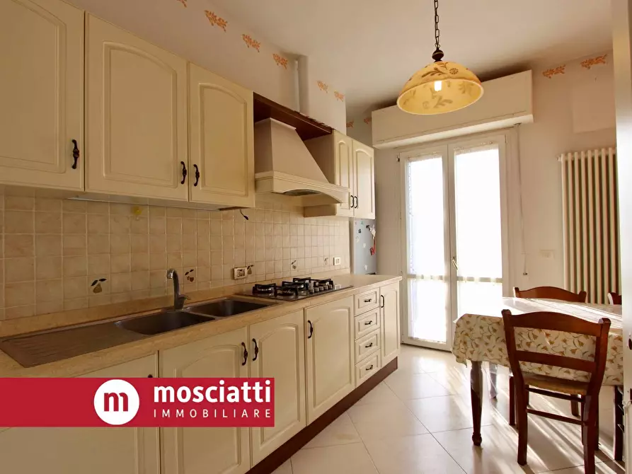 Immagine 9 di Appartamento in vendita  in Via Gentile Da Fabriano a Esanatoglia