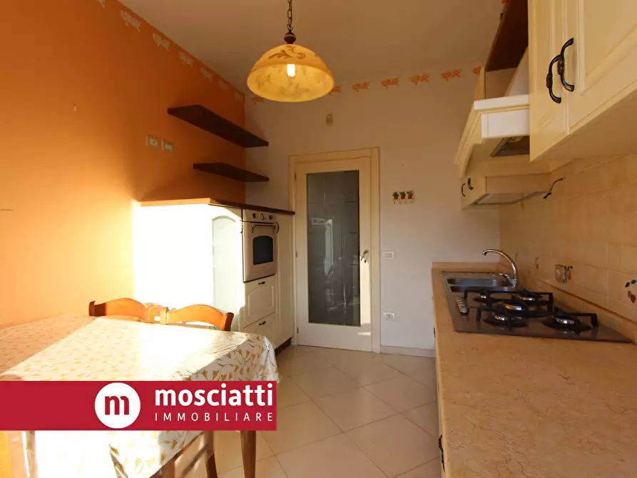 Immagine 10 di Appartamento in vendita  in Via Gentile Da Fabriano a Esanatoglia