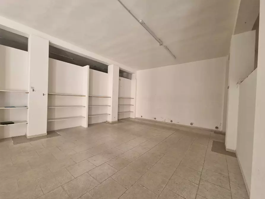 Immagine 5 di Locale commerciale in vendita  in Via Cilea a Quartu Sant'elena