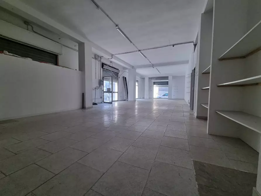 Immagine 6 di Locale commerciale in vendita  in Via Cilea a Quartu Sant'elena