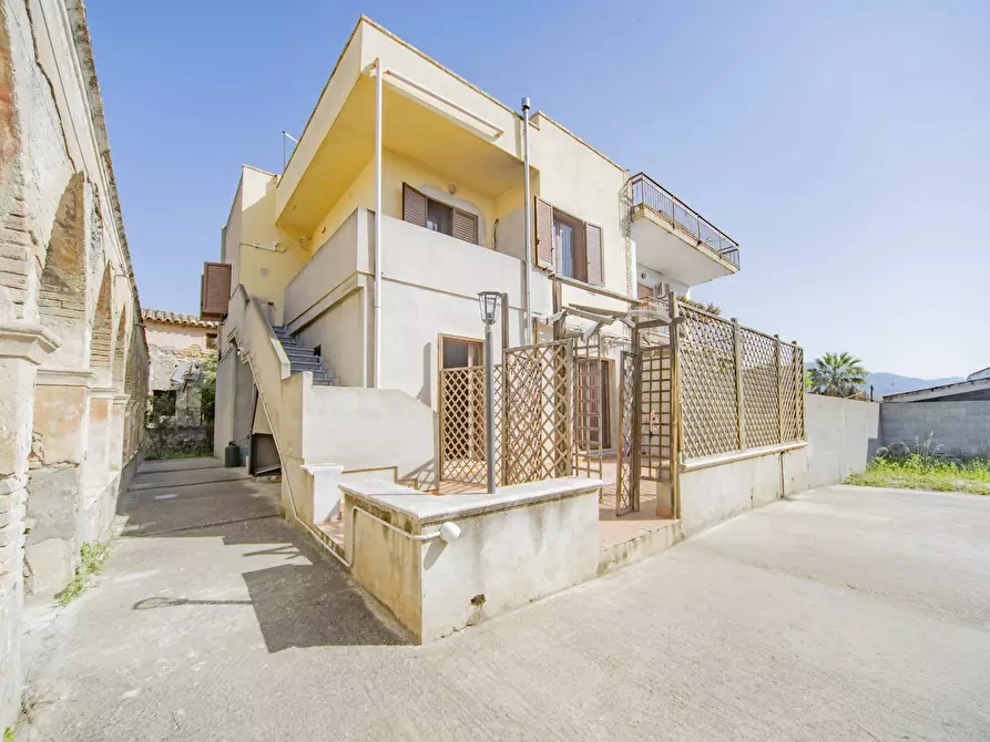 Immagine 2 di Casa semindipendente in vendita  in Via Oristano a Sinnai