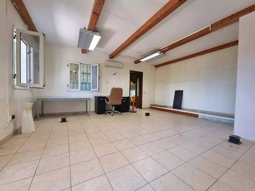 Immagine 5 di Locale commerciale in vendita  in Via Dell'Agricoltura a Cagliari